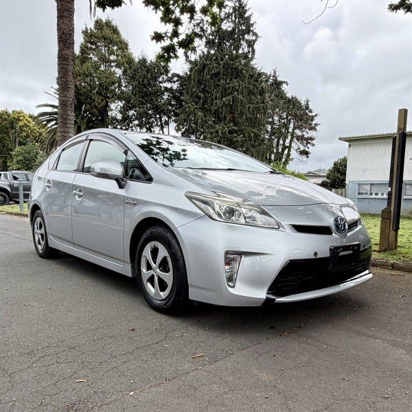 2013 Toyota Prius Hybrid | Silver | Family Hatch