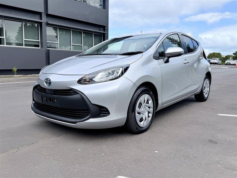 2021 Toyota Aqua Hybrid, photo 3
