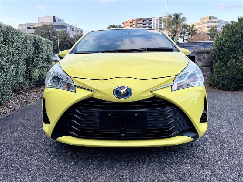 2017 Toyota Vitz Hybrid F | 49,600km | Yellow, photo 2