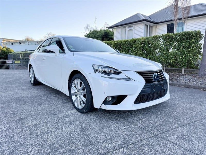 2015 Lexus IS 300h Hybrid | 106,000km