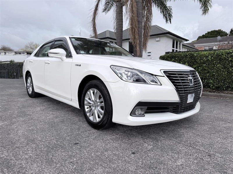 2013 Toyota Crown Hybrid Royal Saloon | 74k