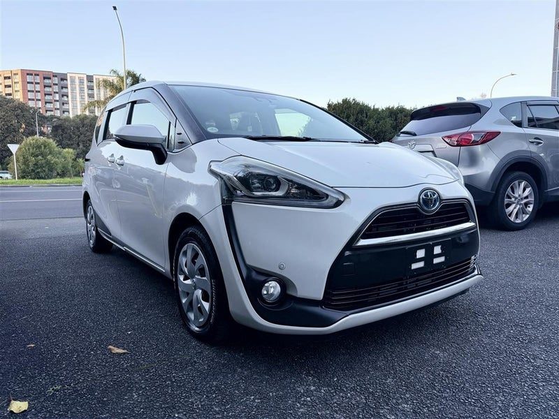 2015 Toyota Sienta Hybrid G | 7 Seater | Pearl