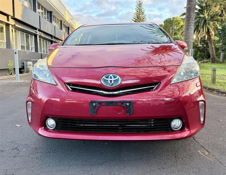 2013 Toyota Prius Alpha, photo 2