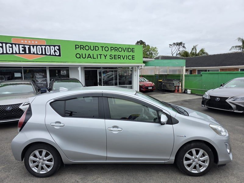 2015 Toyota Aqua Hybrid! S! R. Camera!, photo 2