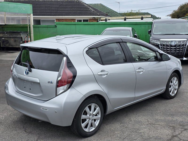 2015 Toyota Aqua Hybrid! S! R. Camera!, photo 3