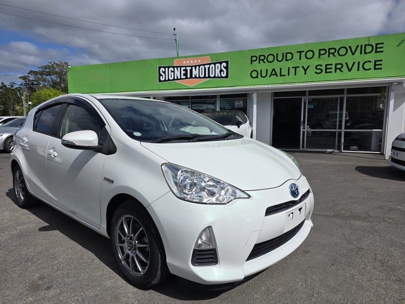 2014 Toyota Aqua Hybrid! S! R. Camera!