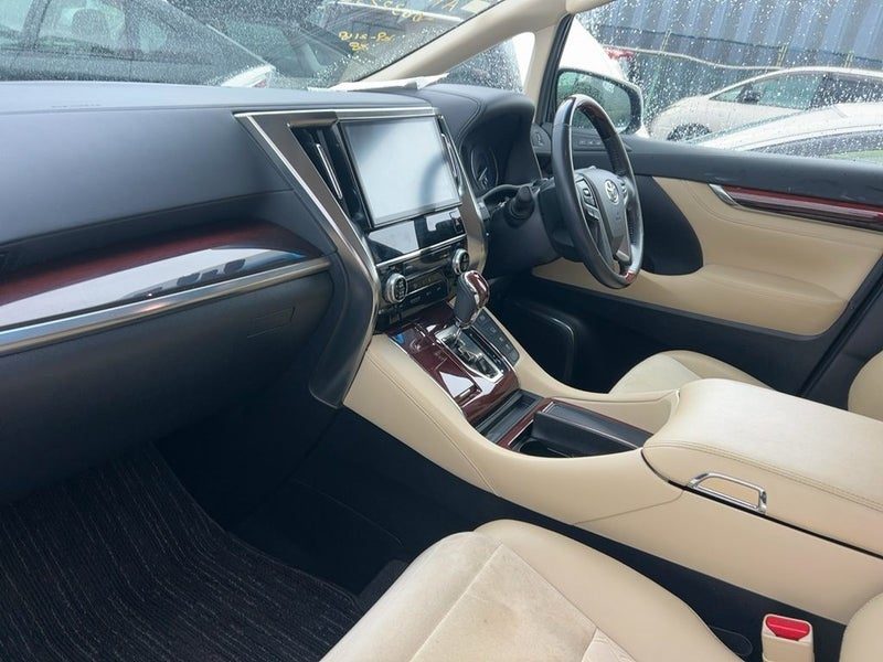 2017 Toyota Vellfire V 7 Seater, photo 3