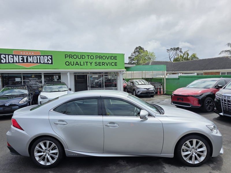 2015 Lexus IS 300h Hybrid! R. Camera!, photo 2