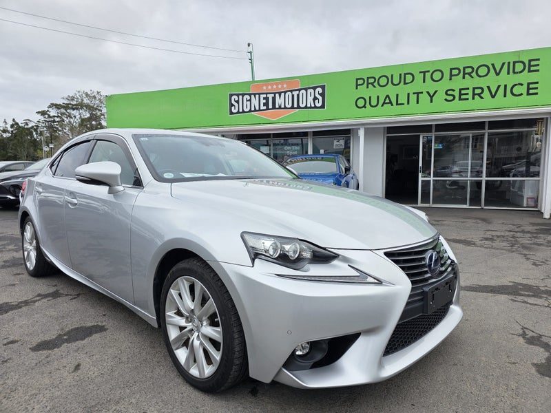 2015 Lexus IS 300h Hybrid! L! Radar!