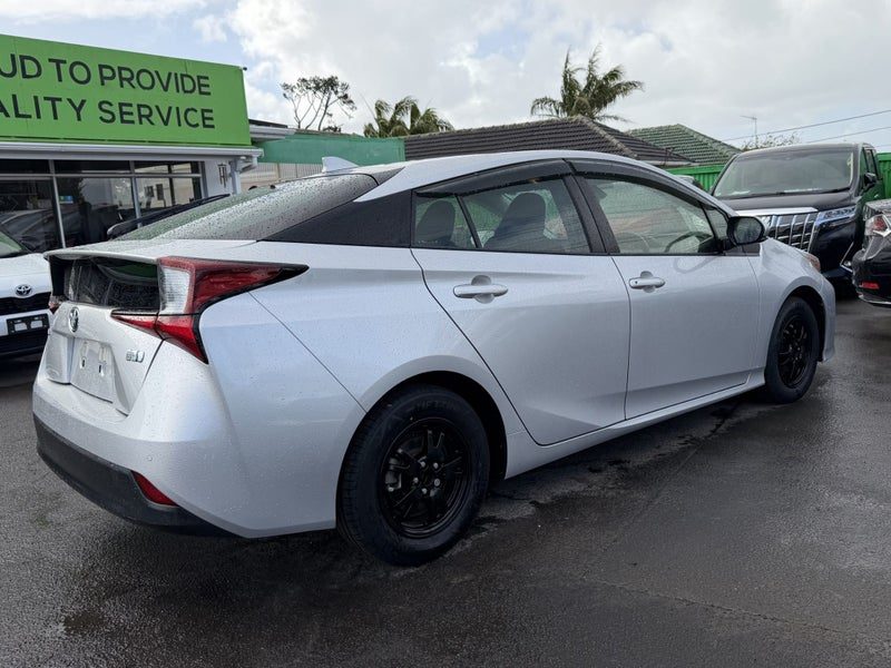 2021 Toyota Prius Hybrid! S! Radar!, photo 2