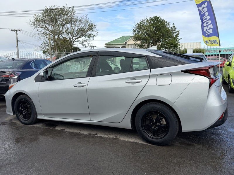2021 Toyota Prius Hybrid! S! Radar!, photo 3