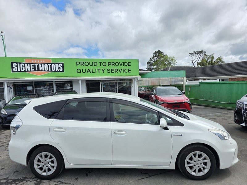 2014 Toyota Prius Alpha S, Hybrid, photo 2