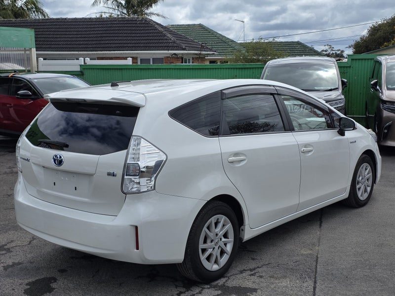 2014 Toyota Prius Alpha S, Hybrid, photo 3