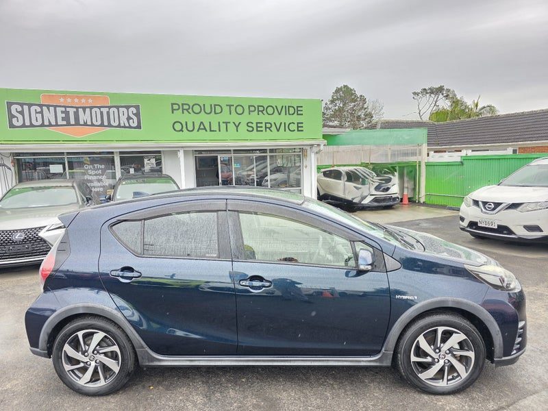 2017 Toyota Aqua Hybrid! Crossover!, photo 2