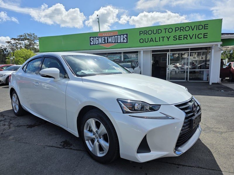 2020 Lexus IS 300h Hybrid! Radar!