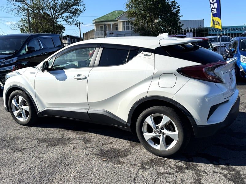 2019 Toyota C-HR S, Hybrid, Warranty!, photo 3
