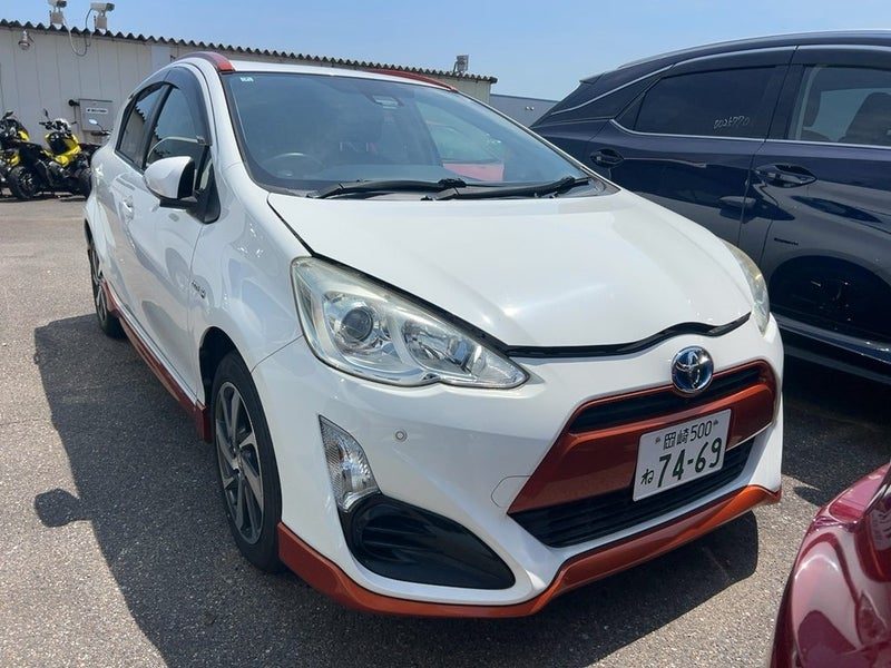 2016 Toyota Aqua Hybrid! X-URBAN!