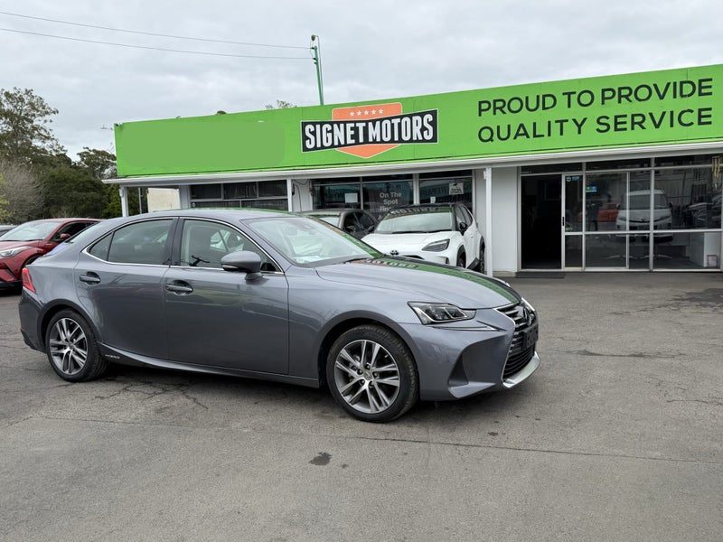 2019 Lexus IS 300h Hybrid! L! Radar!