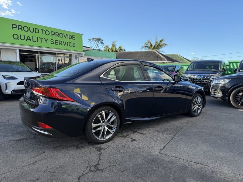 2016 Lexus IS 300h Hybrid! Radar!