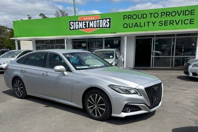 2019 Toyota Crown Hybrid! New tyres!