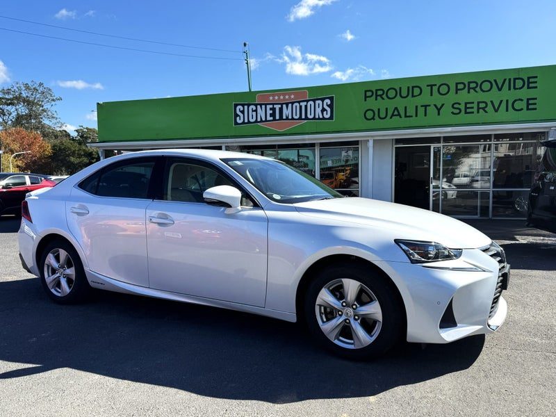 2019 Lexus IS 300h Hybrid! Radar! L!