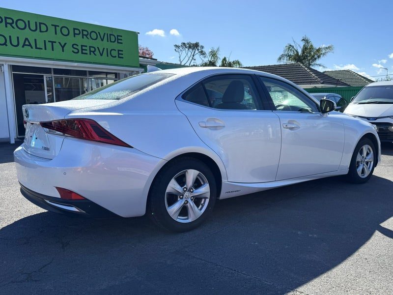2019 Lexus IS 300h Hybrid! Radar! L!, photo 2
