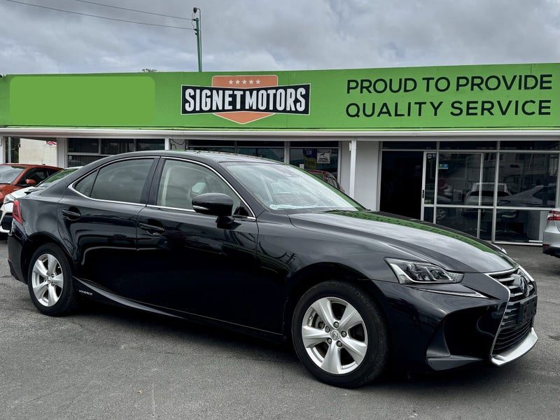 2016 Lexus IS 300h Hybrid! Radar!