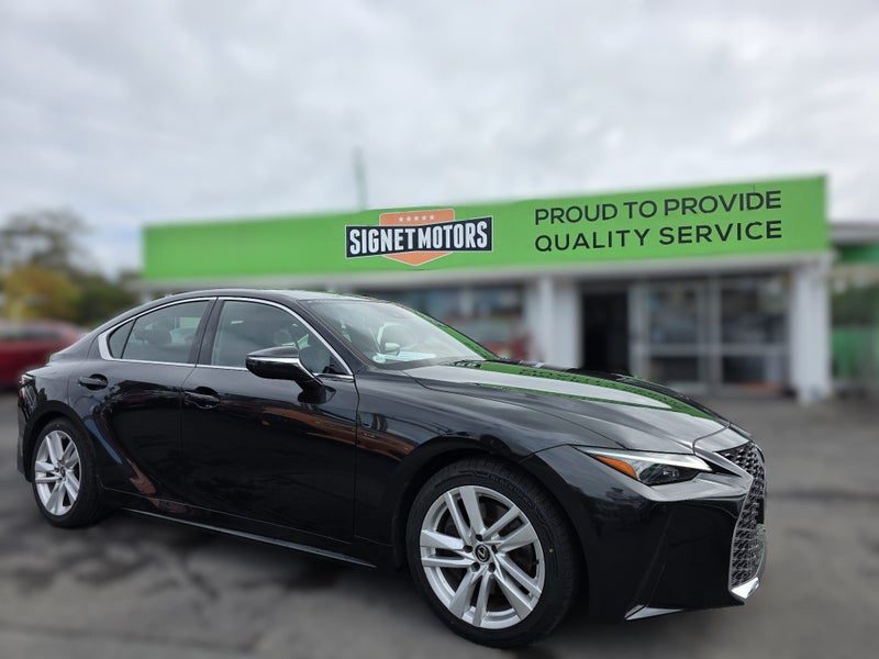 2023 Lexus IS 300h Hybrid! Radar! New tyres!
