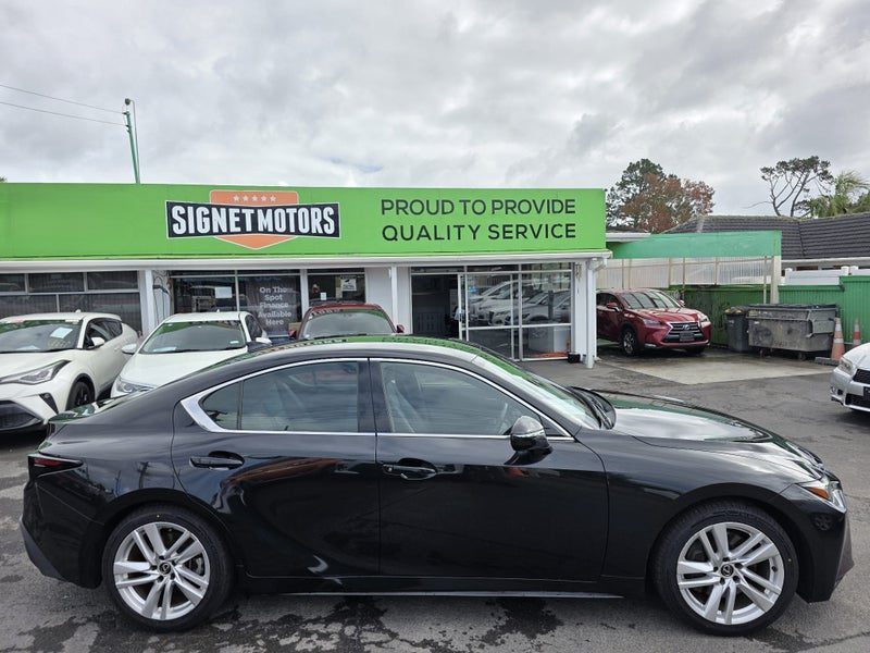 2023 Lexus IS 300h Hybrid! Radar! New tyres!, photo 2