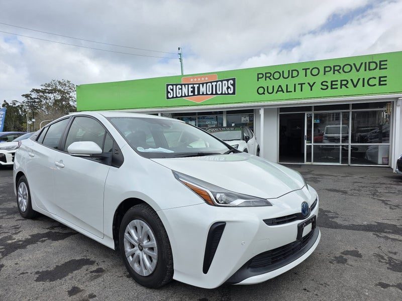 2021 Toyota Prius Hybrid! S! Radar!