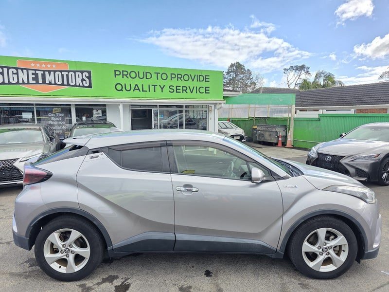 2018 Toyota C-HR S, Hybrid, Warranty!, photo 2