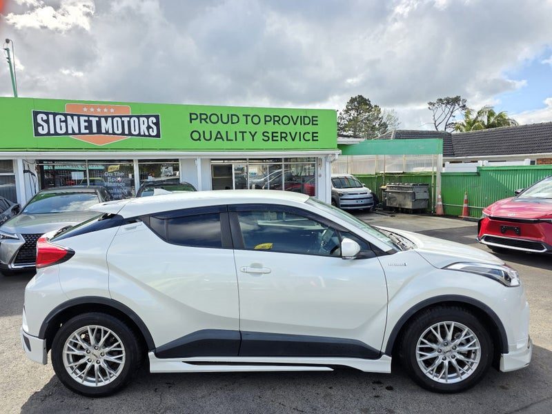 2017 Toyota C-HR S, Hybrid, Warranty!, photo 2