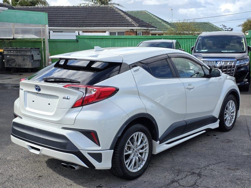 2017 Toyota C-HR S, Hybrid, Warranty!, photo 3