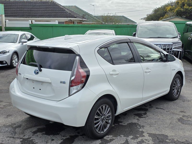 2017 Toyota Aqua Hybrid! S! R. Camera!, photo 3