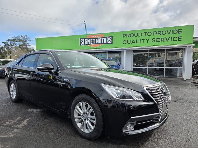 2015 Toyota Crown Hybrid! Royal!
