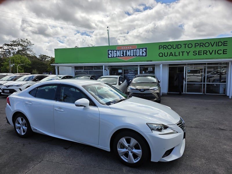 2014 Lexus IS 300h Hybrid