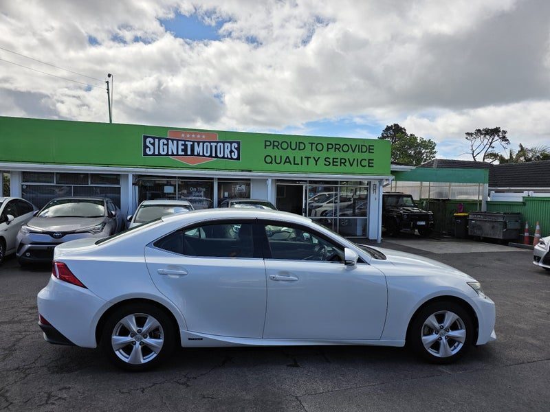 2014 Lexus IS 300h Hybrid, photo 2