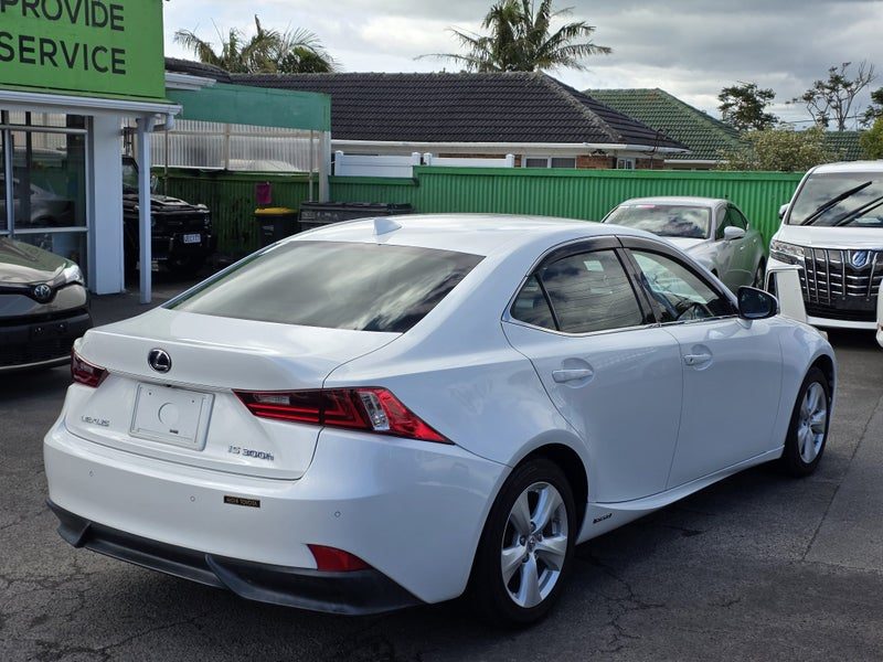 2014 Lexus IS 300h Hybrid, photo 3