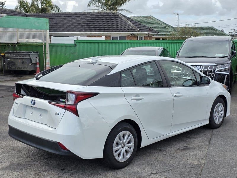 2021 Toyota Prius Hybrid! S! Radar!, photo 3