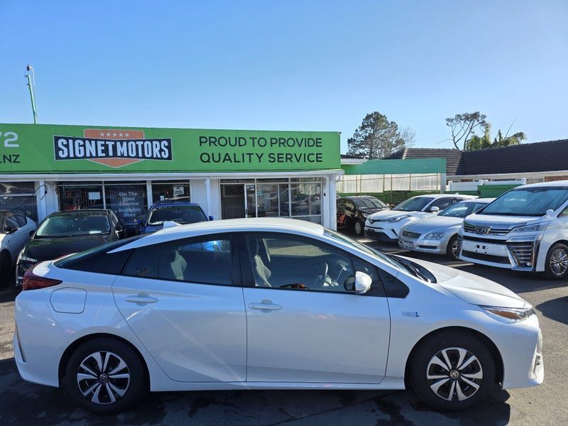 2020 Toyota Prius Hybrid PHV, S, 360 Camera!, photo 2