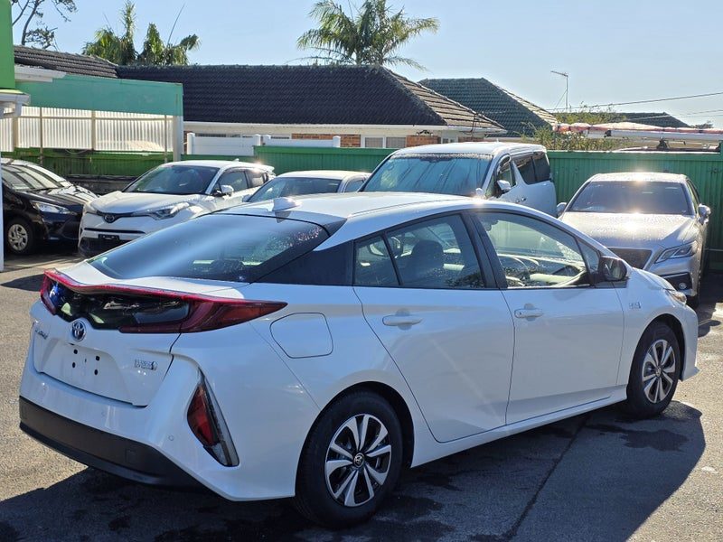 2020 Toyota Prius Hybrid PHV, S, 360 Camera!, photo 3