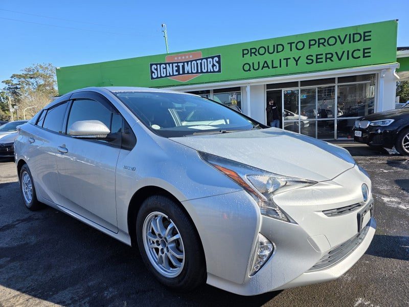 2017 Toyota Prius Hybrid! S! Radar!
