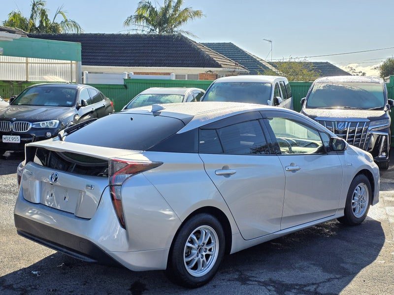 2017 Toyota Prius Hybrid! S! Radar!, photo 3