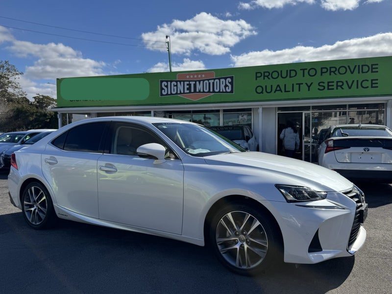 2016 Lexus IS 300h Hybrid! L! Radar!
