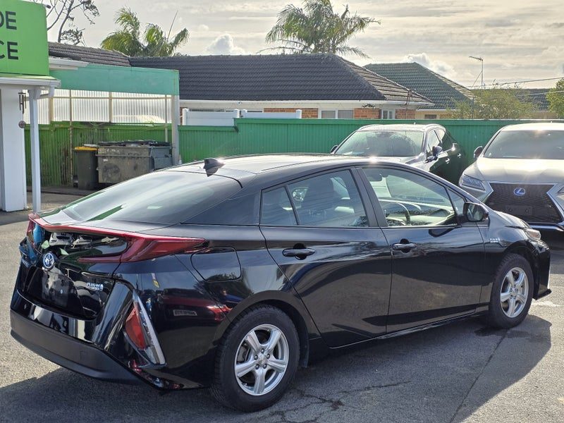 2022 Toyota Prius Hybrid PHV, S, R. Camera!, photo 3