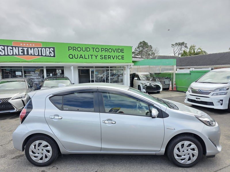 2019 Toyota Aqua Hybrid! S!, photo 2