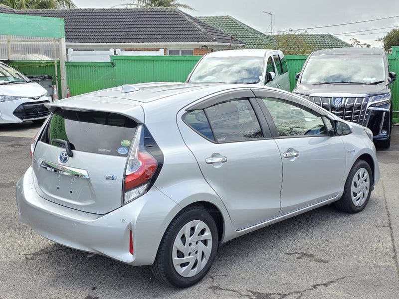2019 Toyota Aqua Hybrid! S!, photo 3