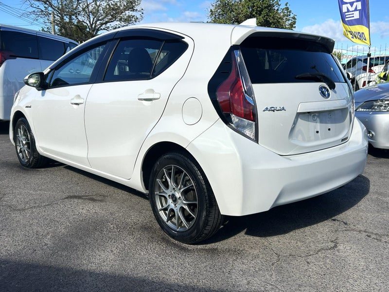 2015 Toyota Aqua Hybrid! S! R. Camera, photo 2