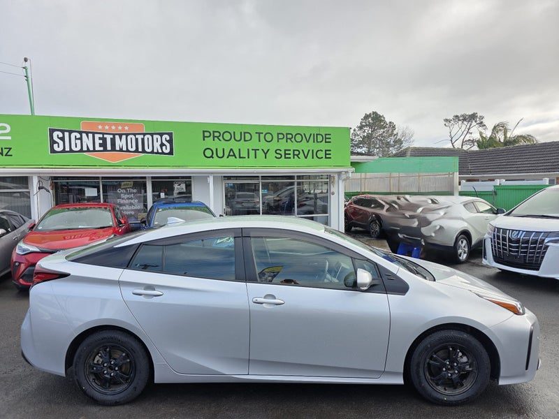 2021 Toyota Prius Hybrid! S! Radar!, photo 2