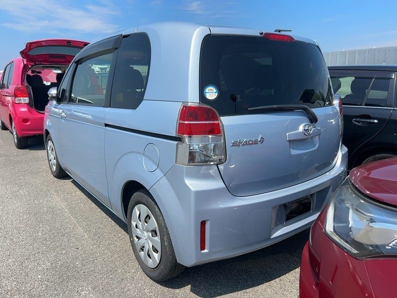 2013 Toyota Spade F!, photo 2